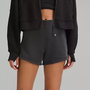 Lululemon Softstreme Kick-Flare Mid-Rise Short 4" 10